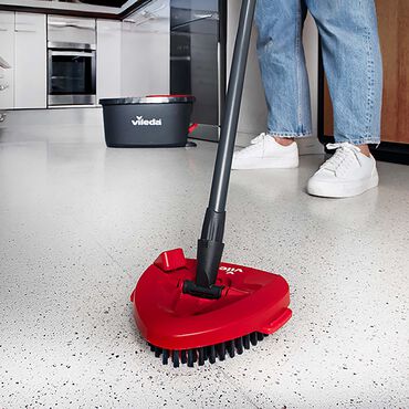 Vileda Turbo Easy Spin & Dry mop obrotowy z wiadrem pedałem i szczotką