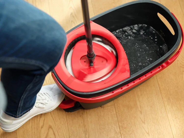 Vileda Turbo Easy Spin & Dry mop obrotowy z wiadrem pedałem i szczotką
